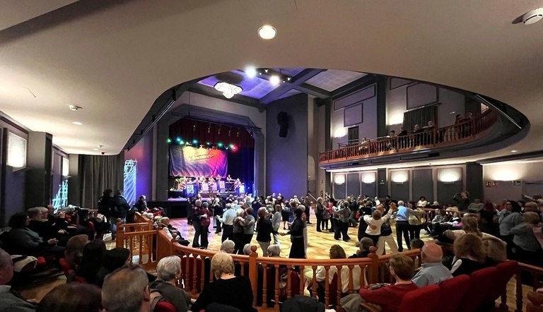 Baile de tarde en El Casino