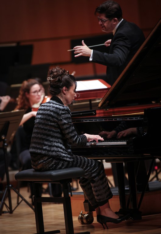 Yulianna Avdeeva & Concierto para piano de Tchaikovsky. Gabriel Bebeselea & Franz Schubert Filarmonía
